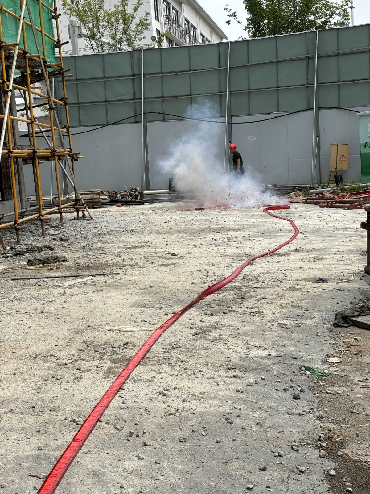 易順建工集團有限公司承建的“松溪縣湛盧書苑商住小區(qū)”工程順利封頂！
