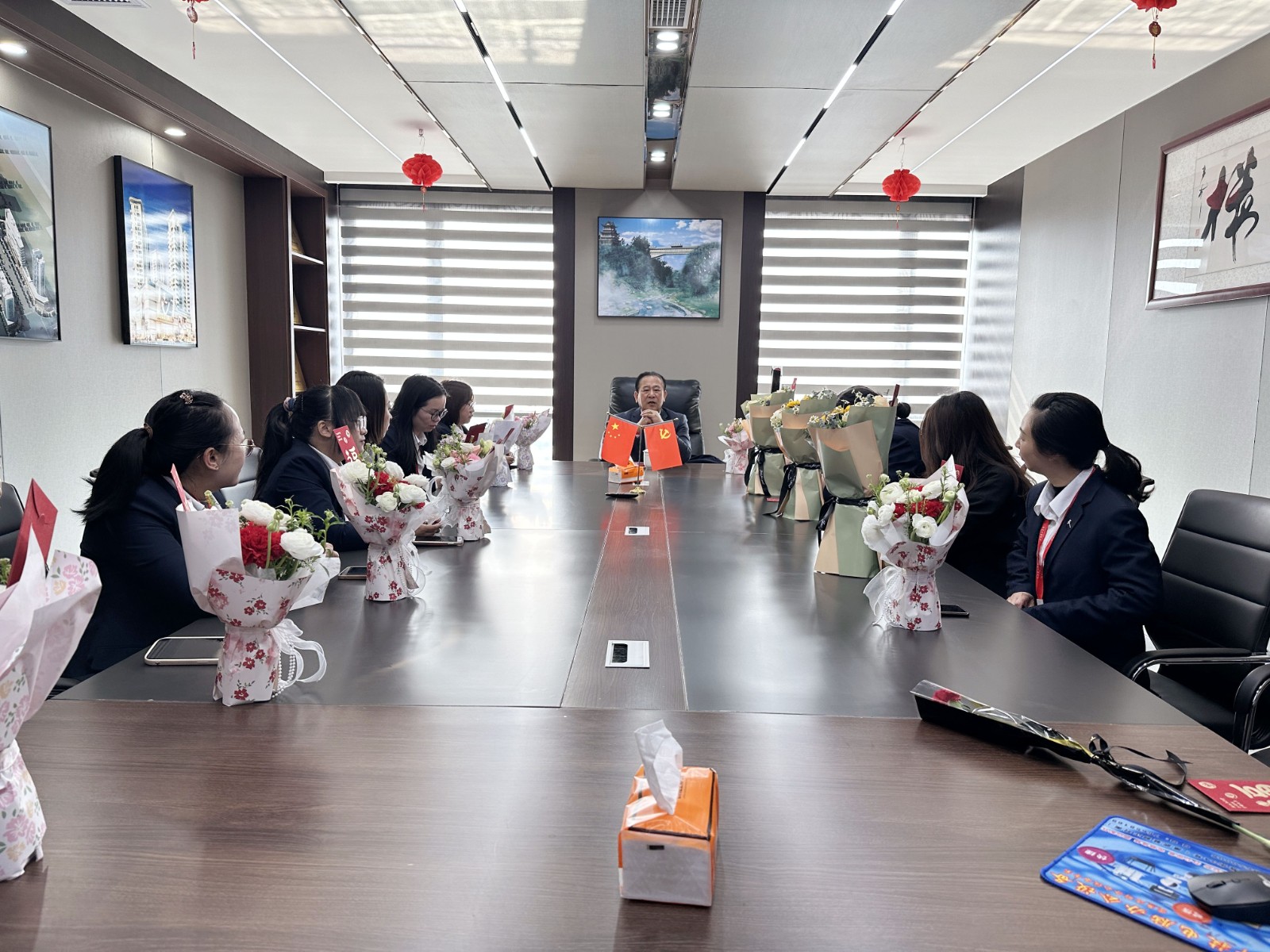 “同心協(xié)力 乘風(fēng)破浪 巾幗力量，再創(chuàng)輝煌”易順建工集團(tuán)舉行婦女節(jié)慶祝大會